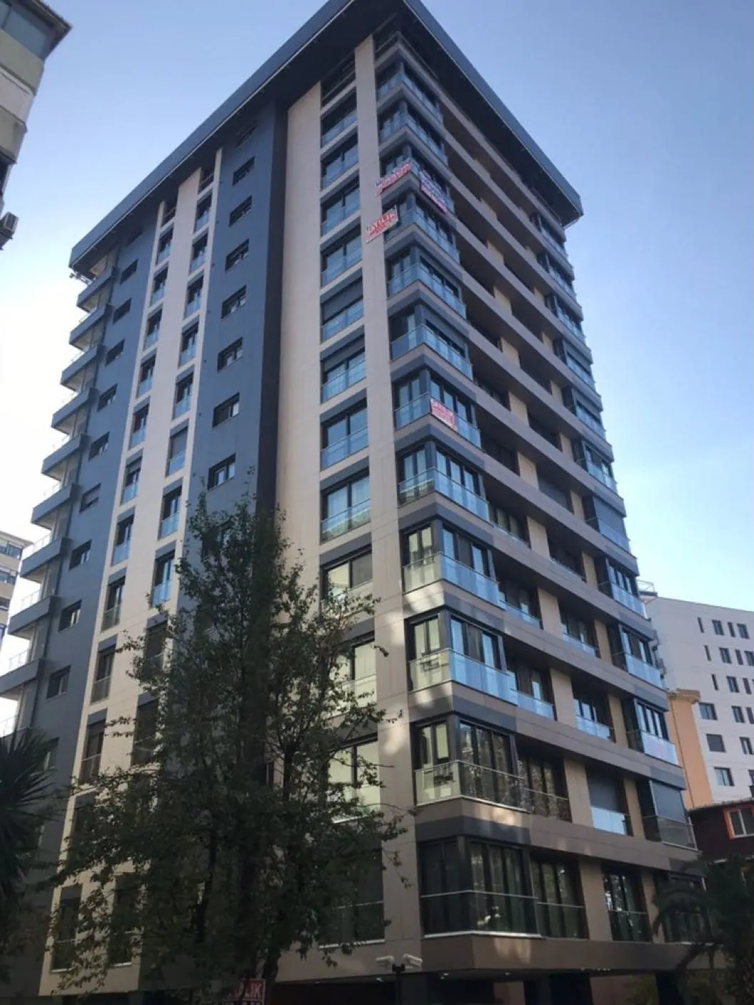 Caddebostan Akalın Apartmanı, kapak görseli