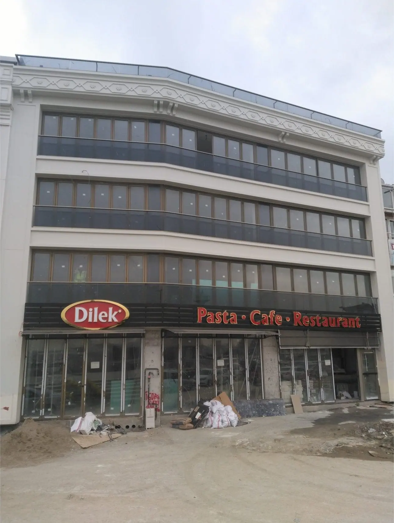 Dilek Cafe Restaurant, kapak görseli